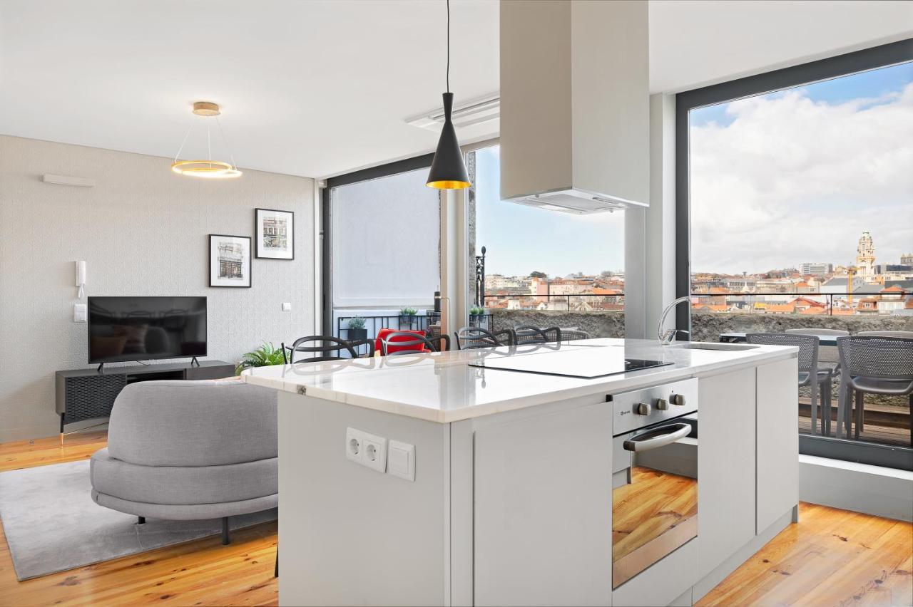 Rooftop Balcony At Historic Center Apartment Porto
