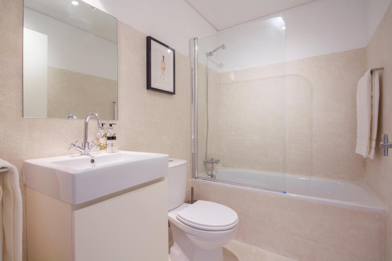 Decompress At A Tranquil, Minimal Urban Oasis With An Edge Porto