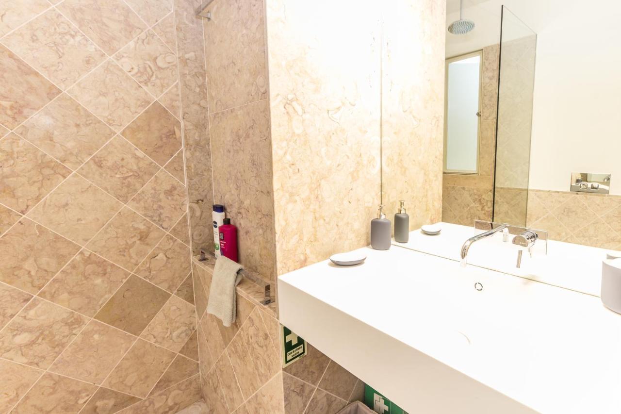 Guest H4u - Flores Lello Center Apartment *