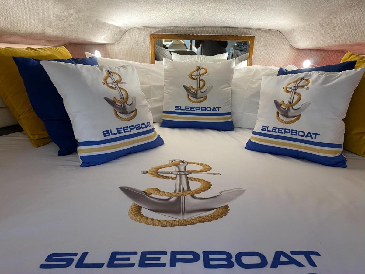 Sleepboat Barco Botel *