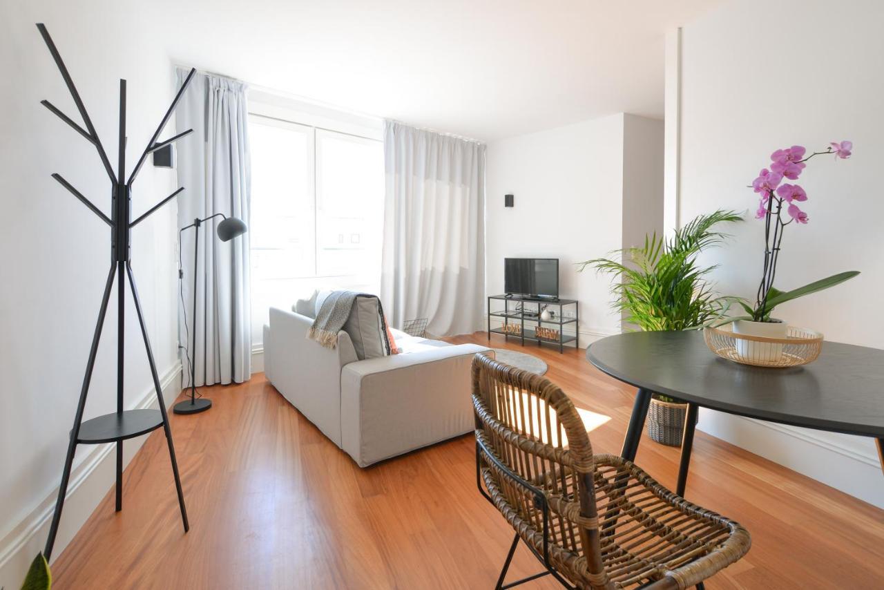 Free Parking - Aliados 107 Liberty Square Apartment Porto