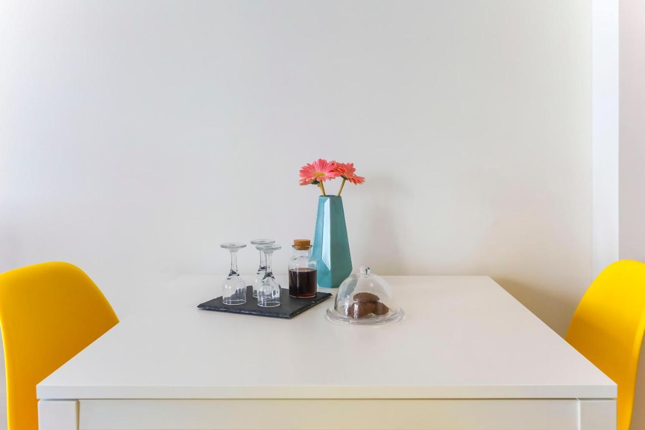 Oliveira Apartment's *
