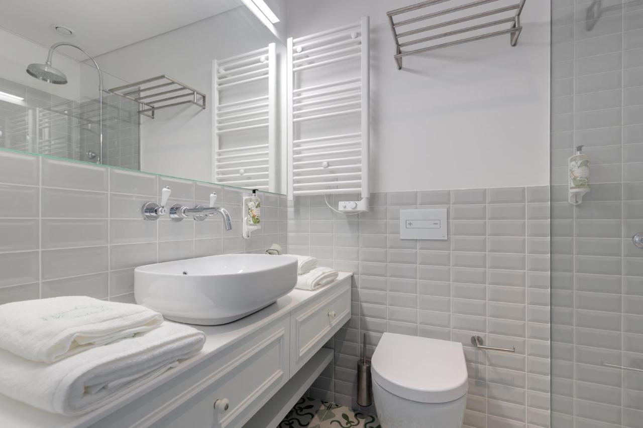 7 Bridges Estudios- Porto-houses And
