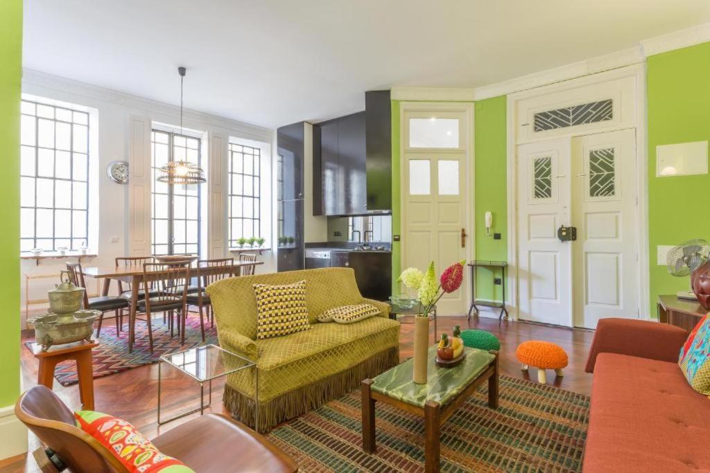 Vintage Downtown With Patio Apartment