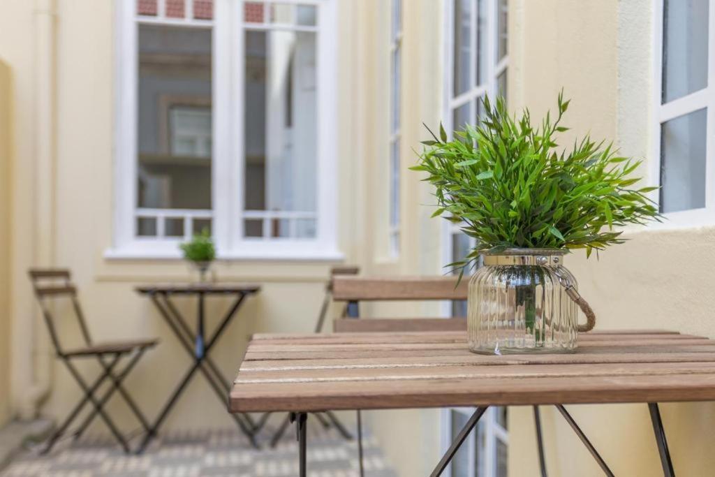Vintage Downtown With Patio Porto