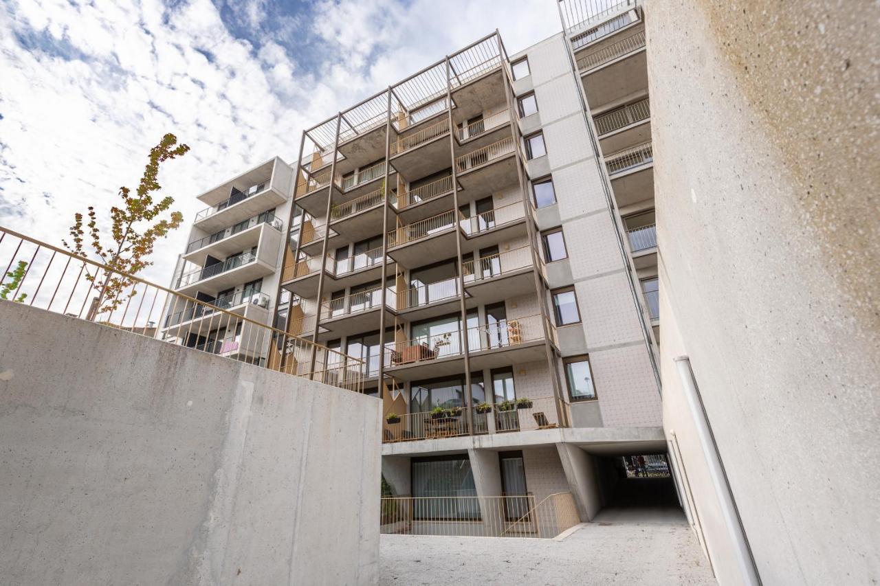 Apartment Feel Corporate Housing Campanha *