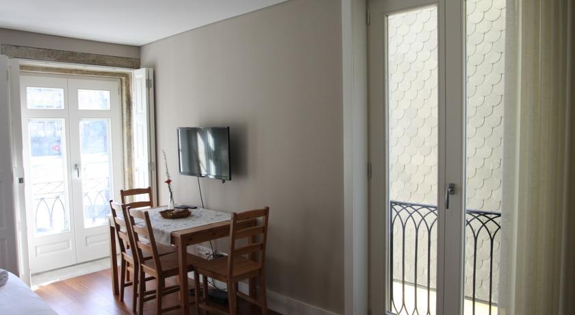 Guestready - Ayres W Balcony Garden Apartment *