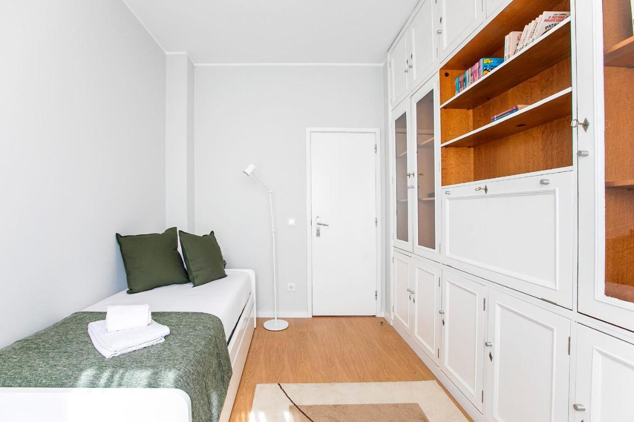 3br With Balcony And Free Parking By Lovelystay Porto