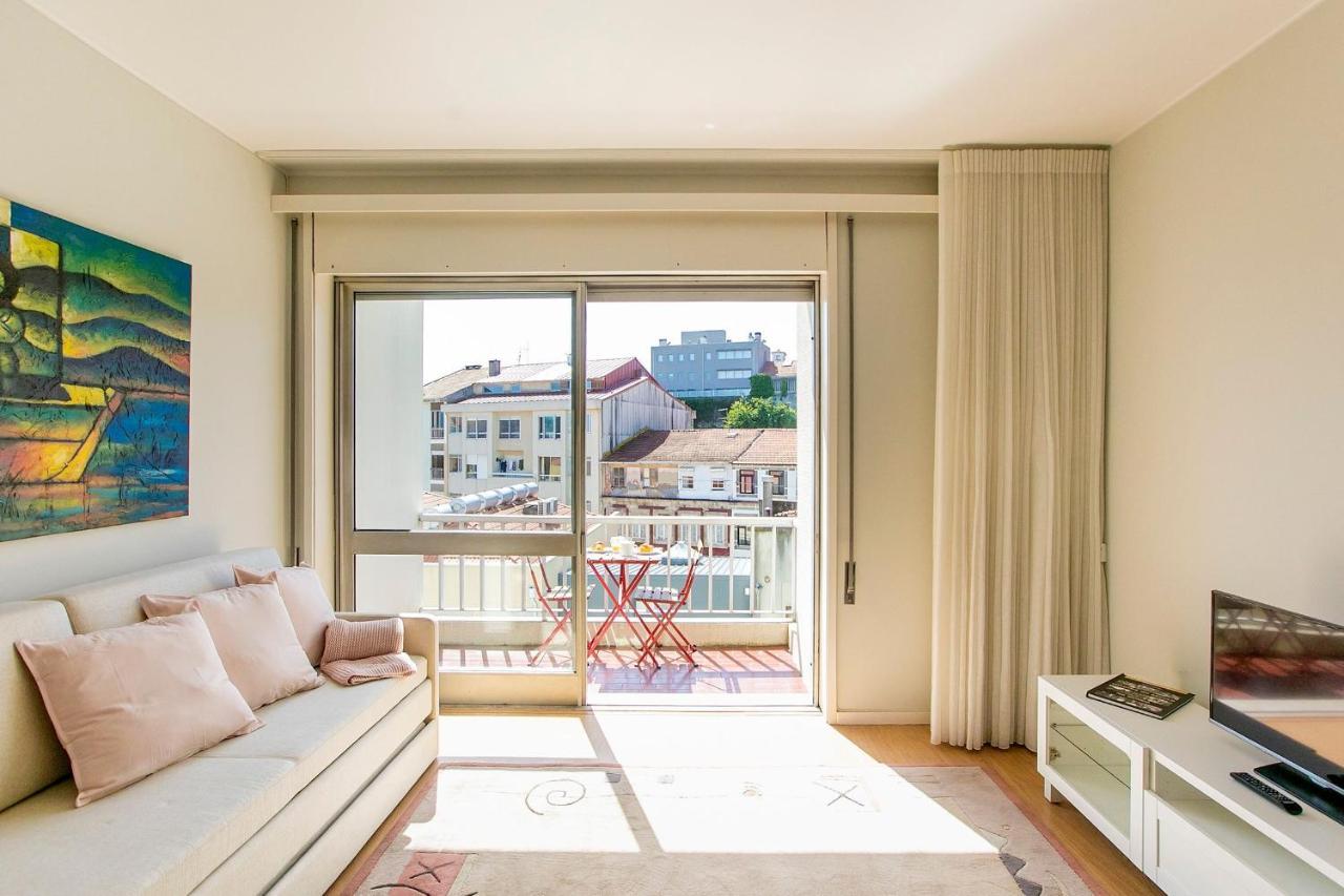 Apartment 3br With Balcony And Free Parking By Lovelystay Porto