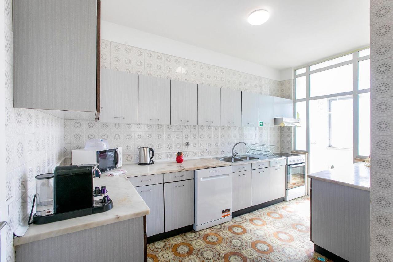 3br With Balcony And Free Parking By Lovelystay Apartment