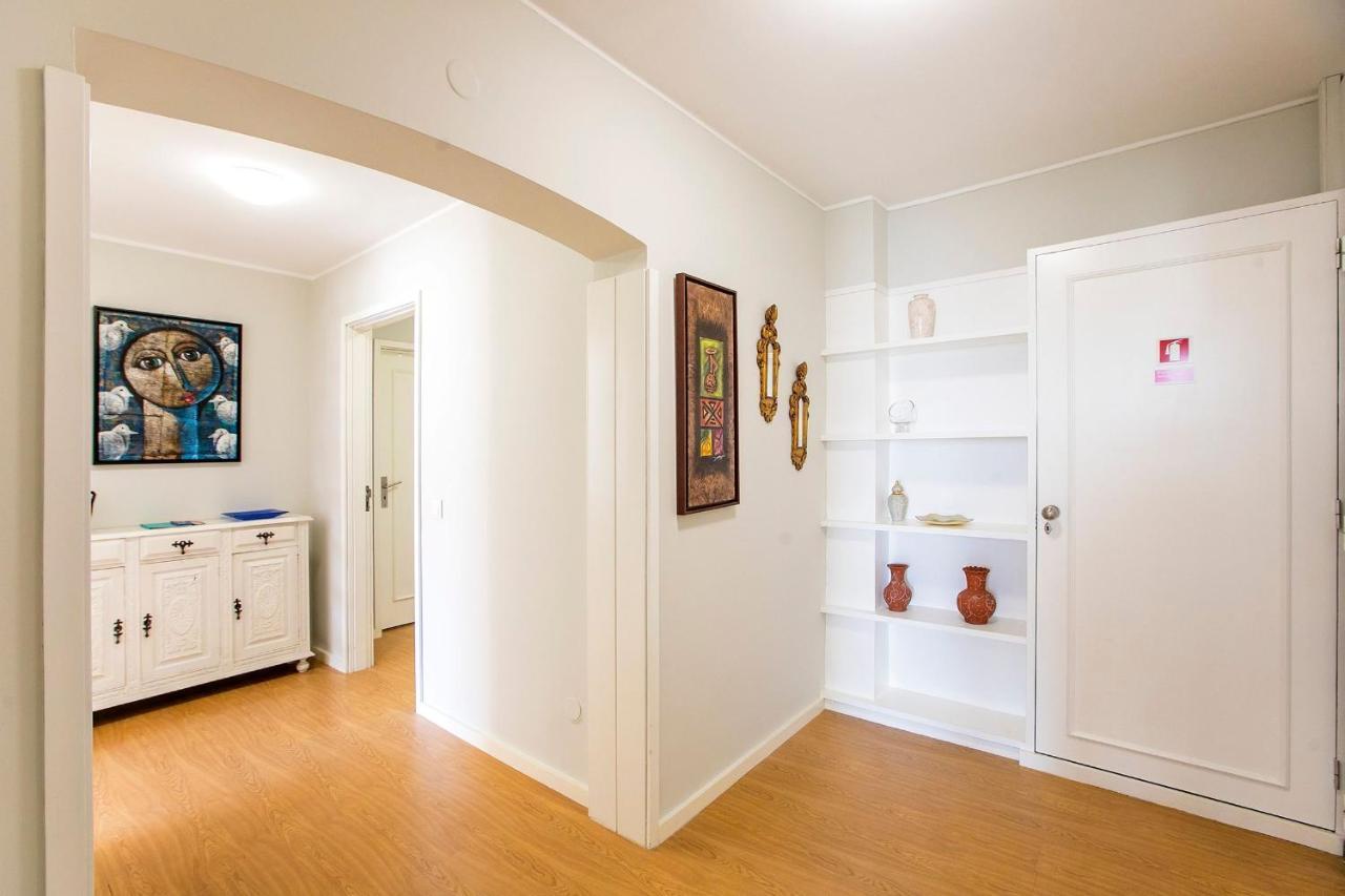3br With Balcony And Free Parking By Lovelystay