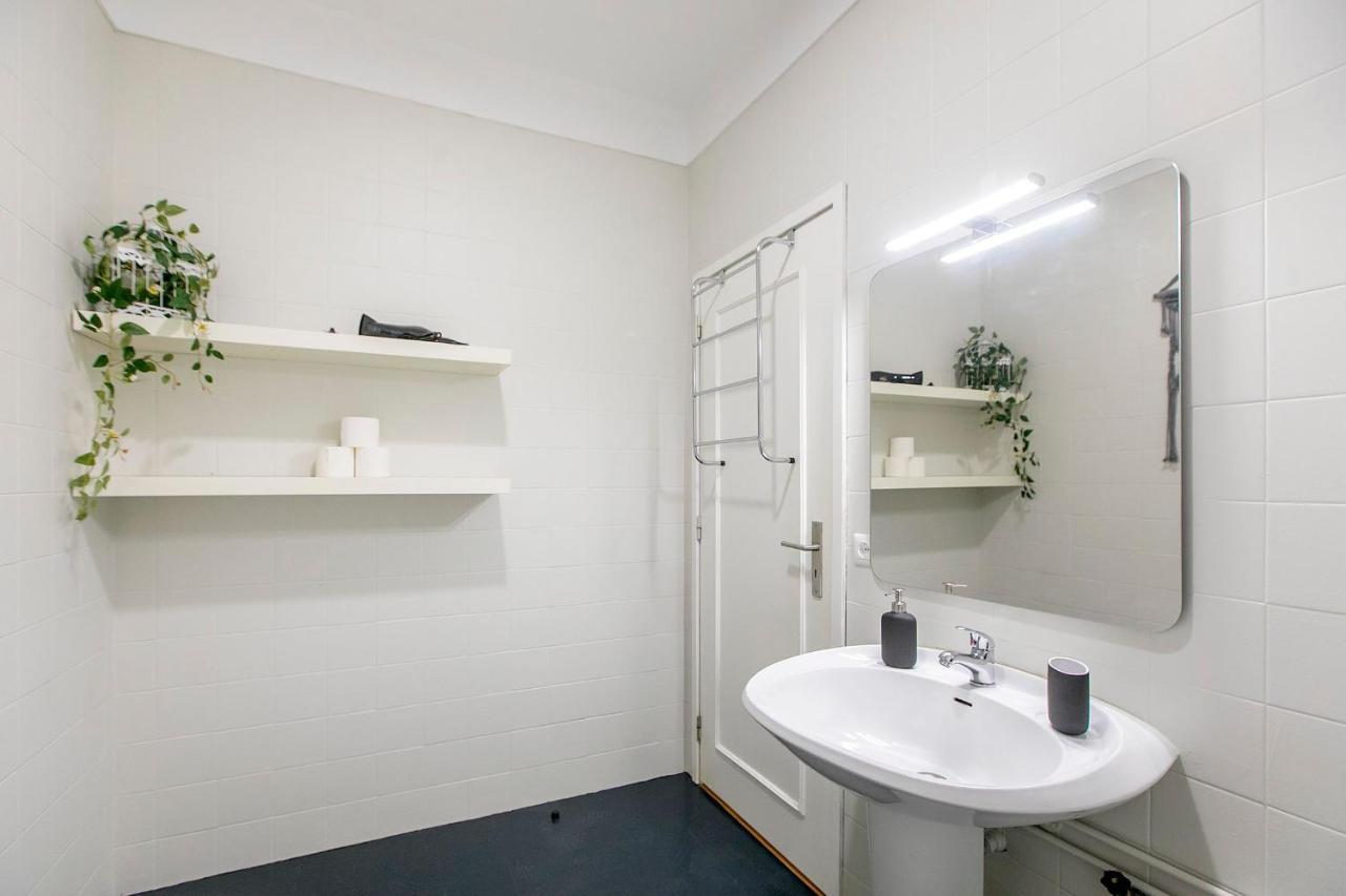 3br With Balcony And Free Parking By Lovelystay Porto