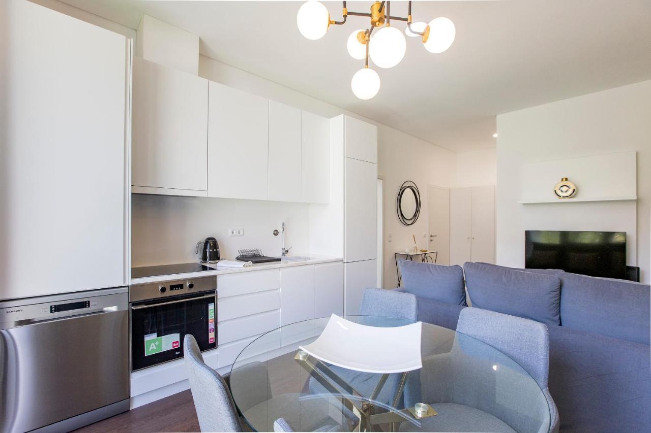 Superb 1br Flat W/ Garden, Ac & Free Parking By Lovelystay Porto