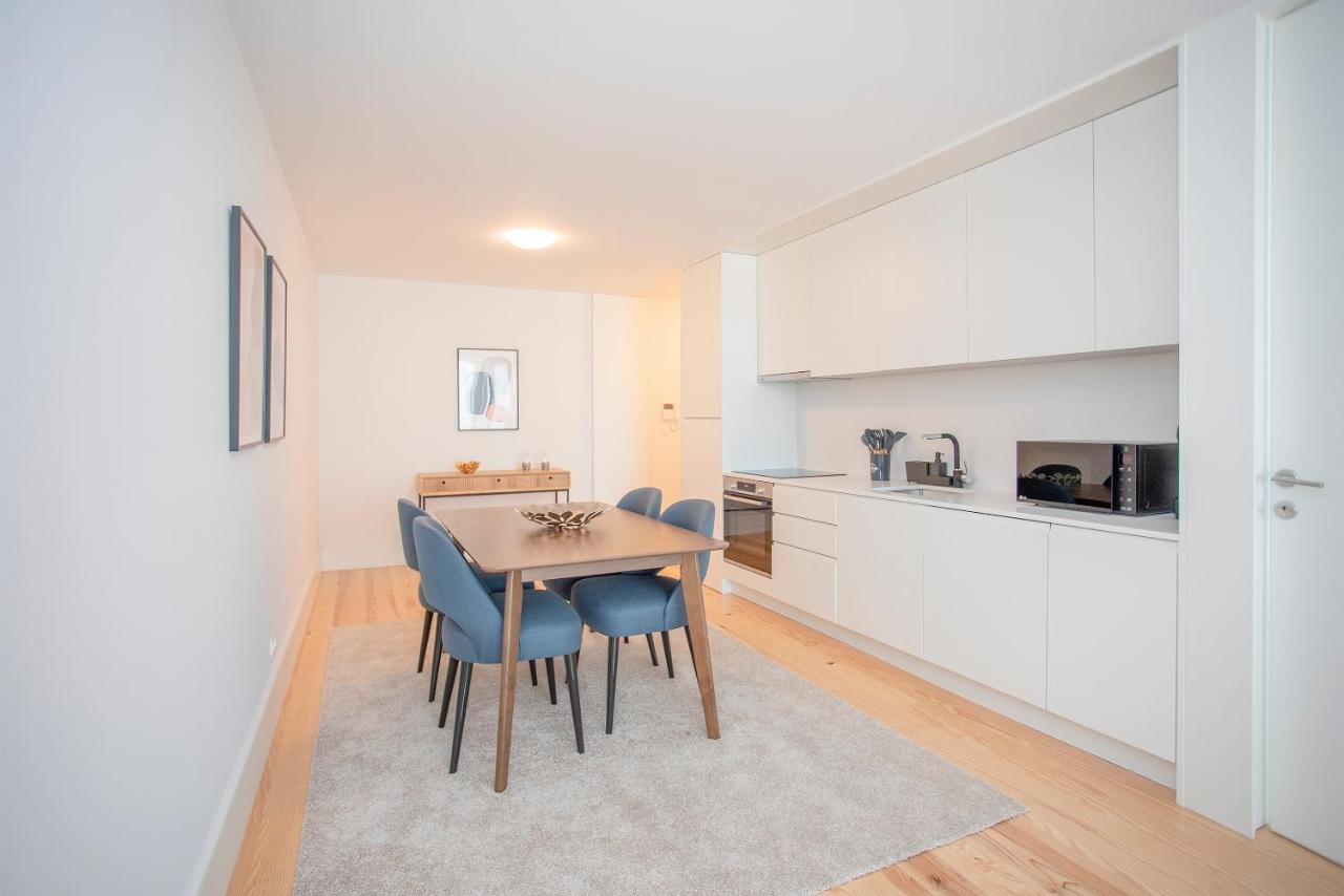 Apartment Liiiving In - View *