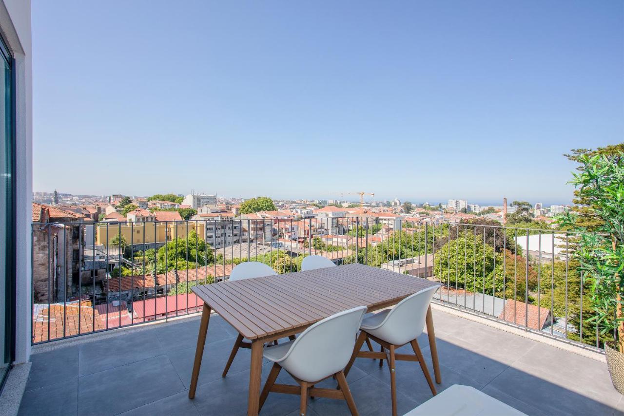 Apartment Liiiving In - View *