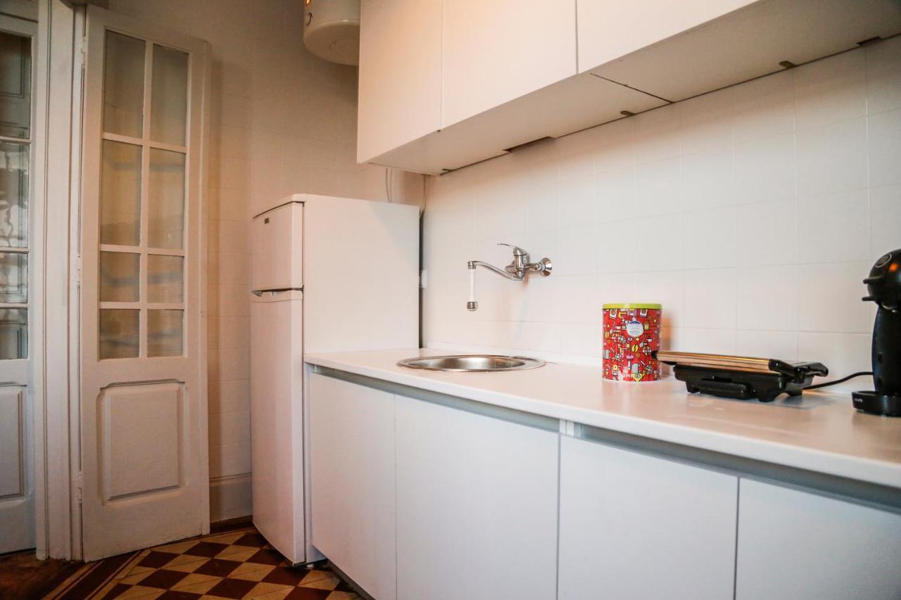 Metro Apartment