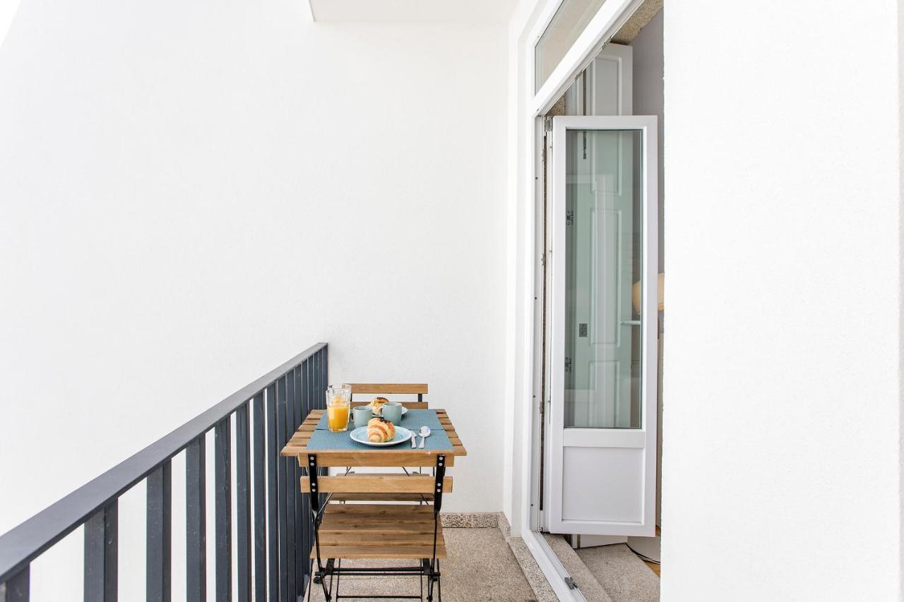 Appartement Flux Art W/ Ac & Balcony By Lovelystay