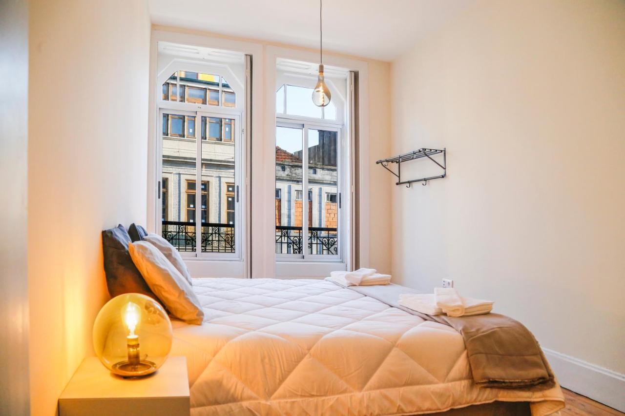 Metro Apartment *