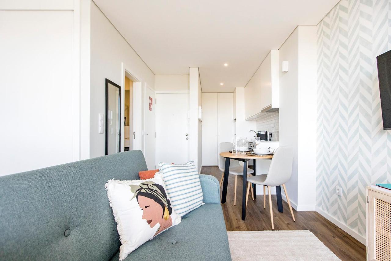 Elegant W/ Ac & Balcony By Lovelystay *