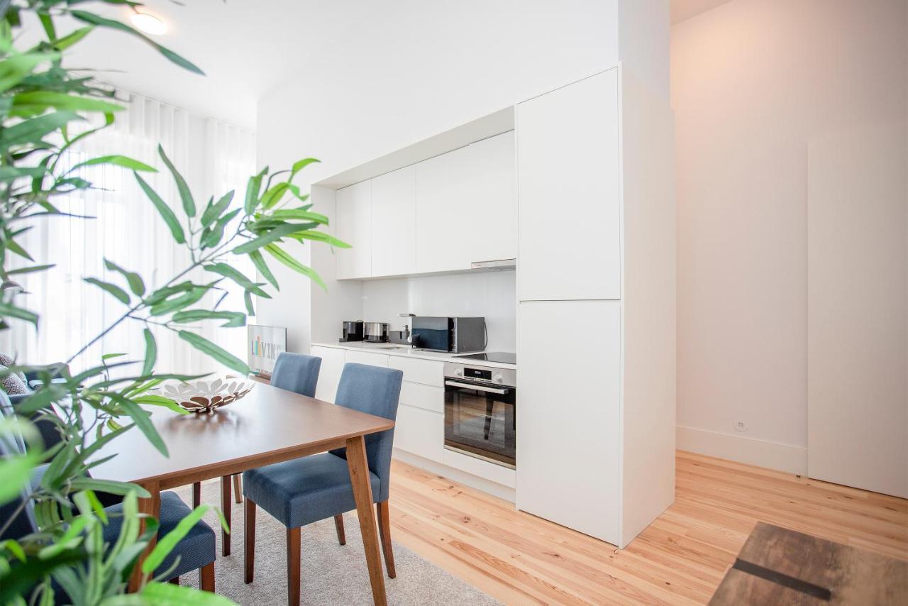 Apartment Liiiving In - View *