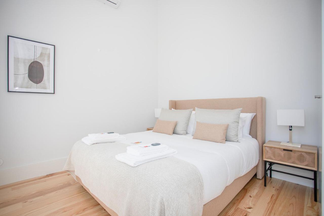 Liiiving In - View Apartment