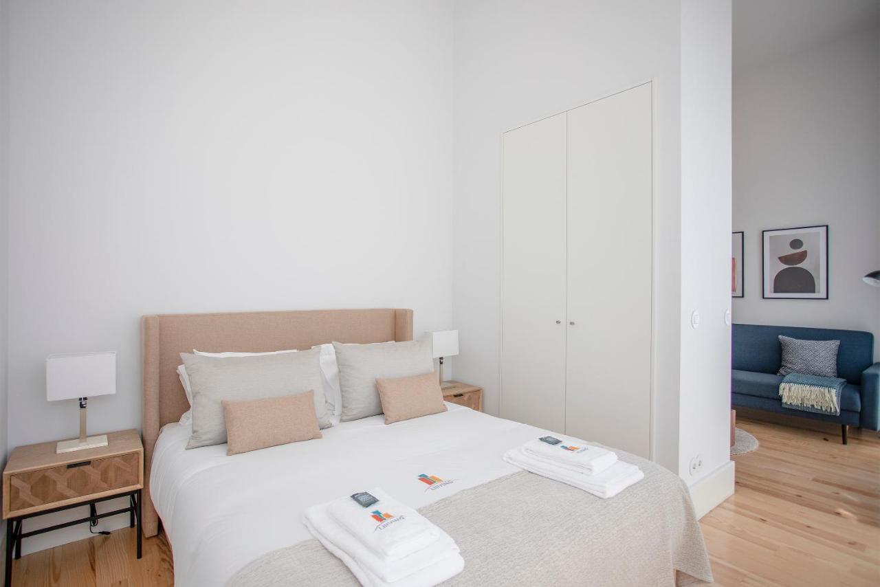 Liiiving In - View Apartment