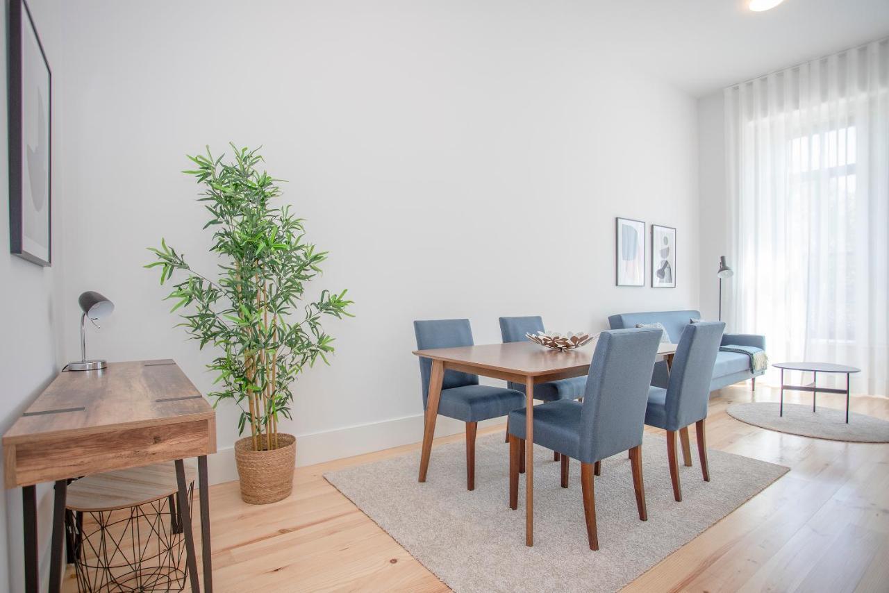 Liiiving In - View Apartment Porto