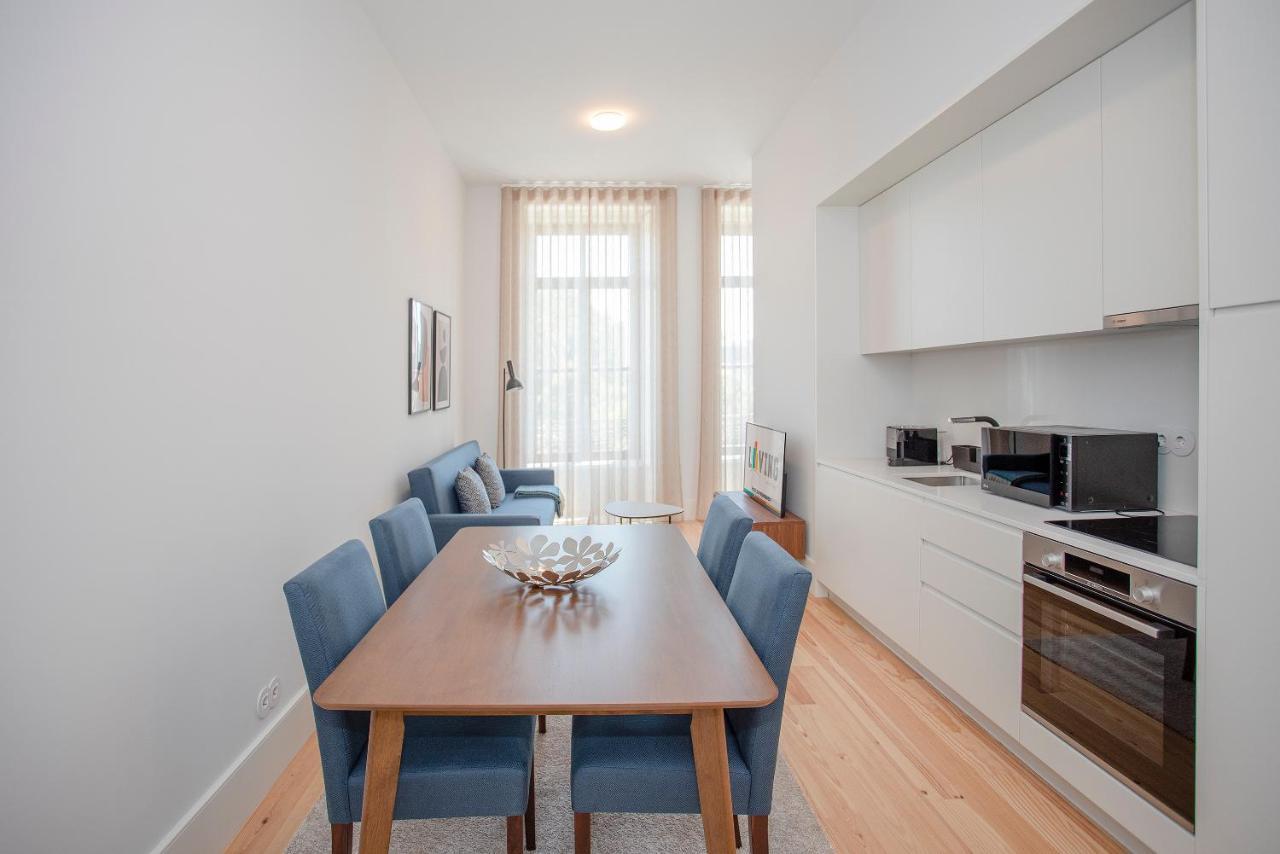 Liiiving In - View Apartment
