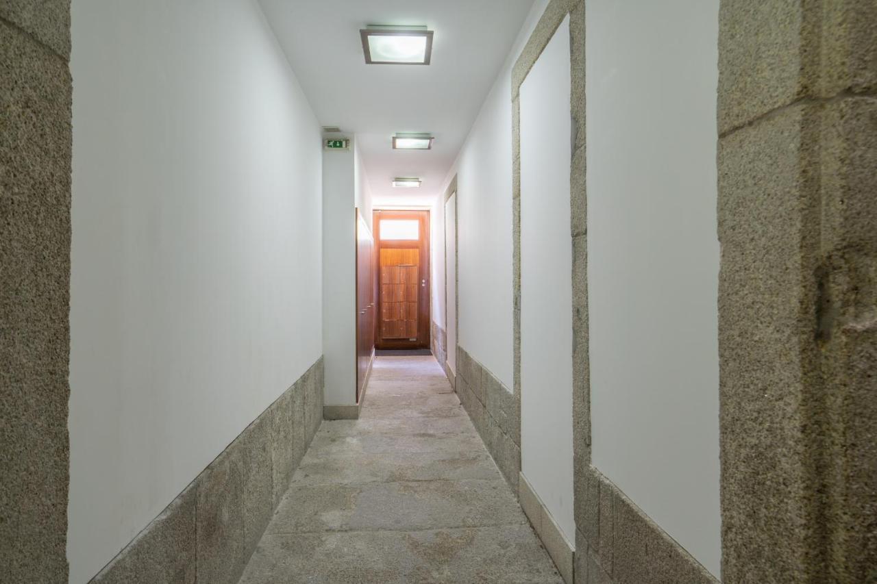 Host Wise - Urban Stylish Flat - Ace Location Apartment *
