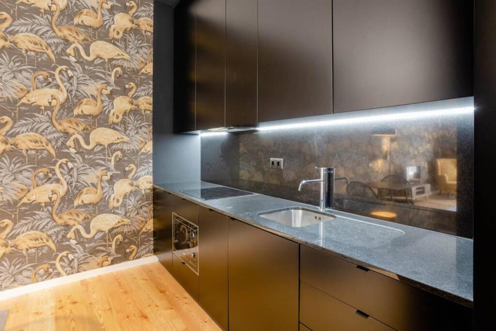 Boutique Rentals-art & Charm Ii W/ Terrace Appartement