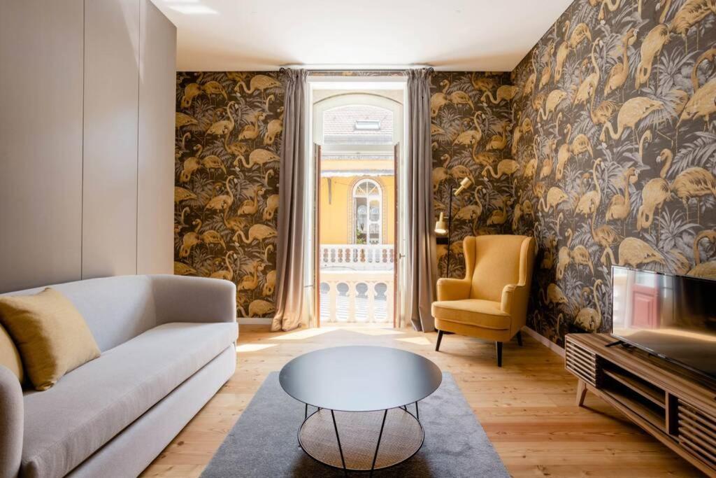 Boutique Rentals-art & Charm Ii W/ Terrace Appartement
