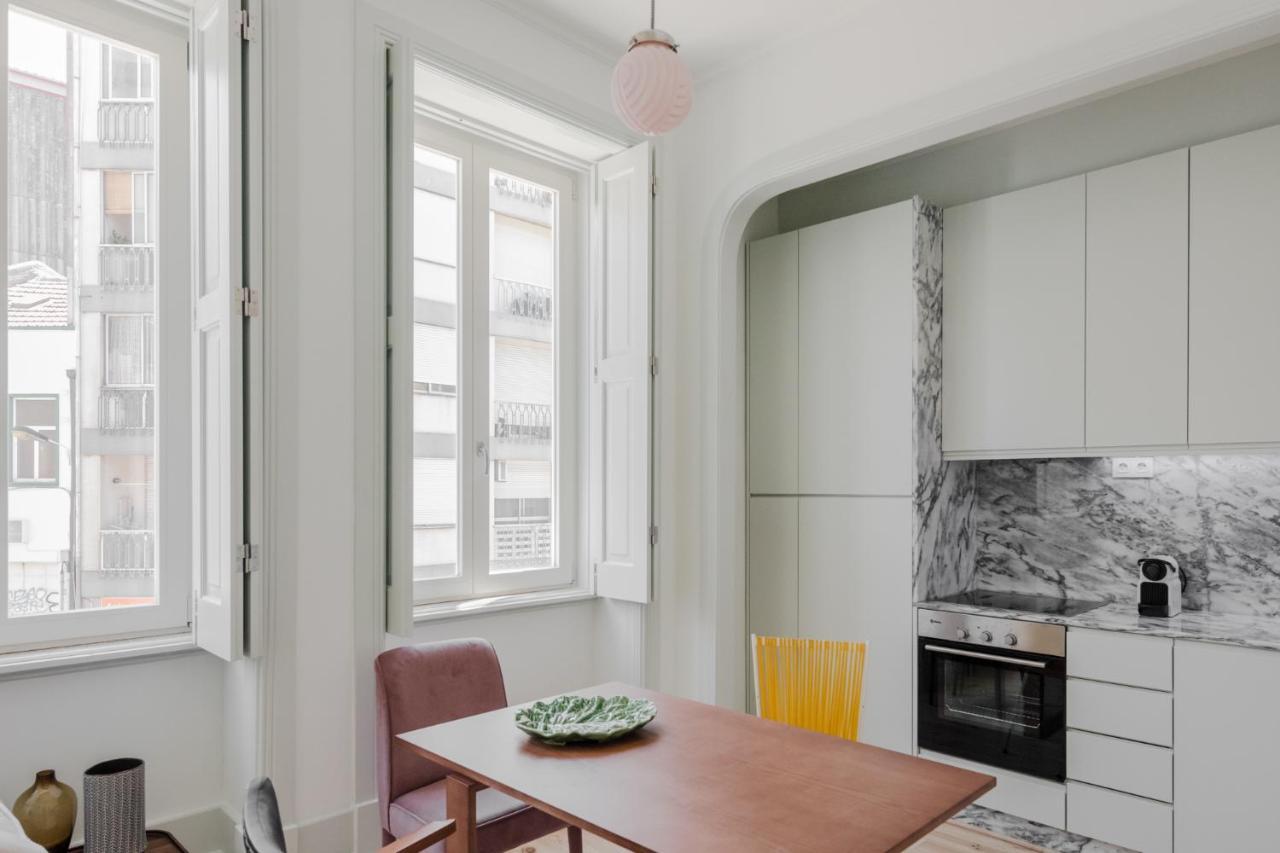 Appartement Charming Camoes In With Ac & Wi-fi