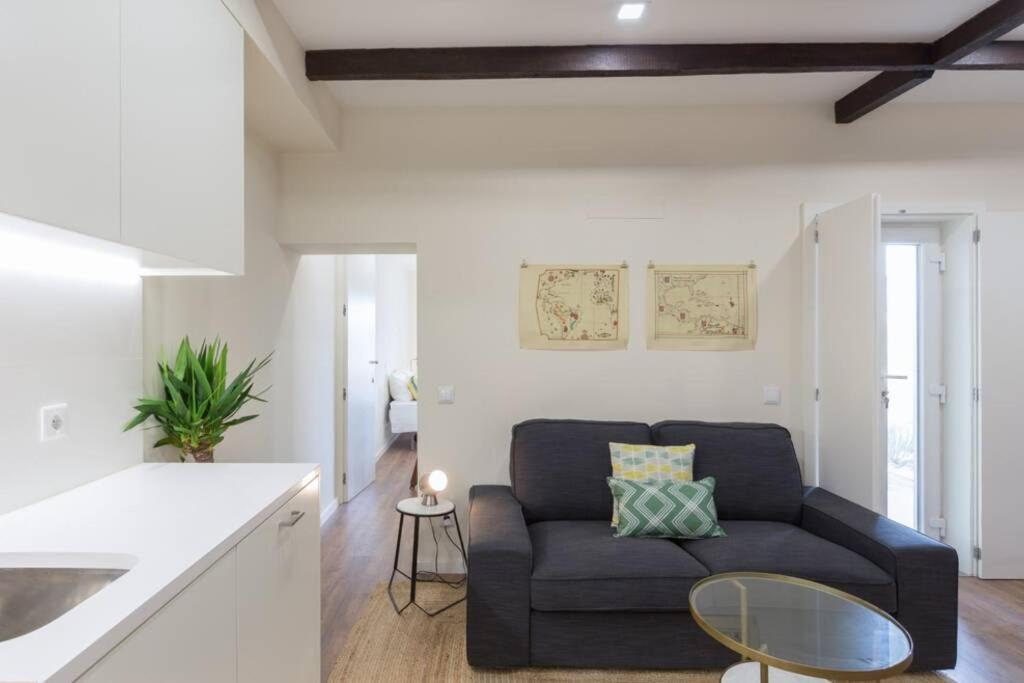 Brito Capelo Apartment *