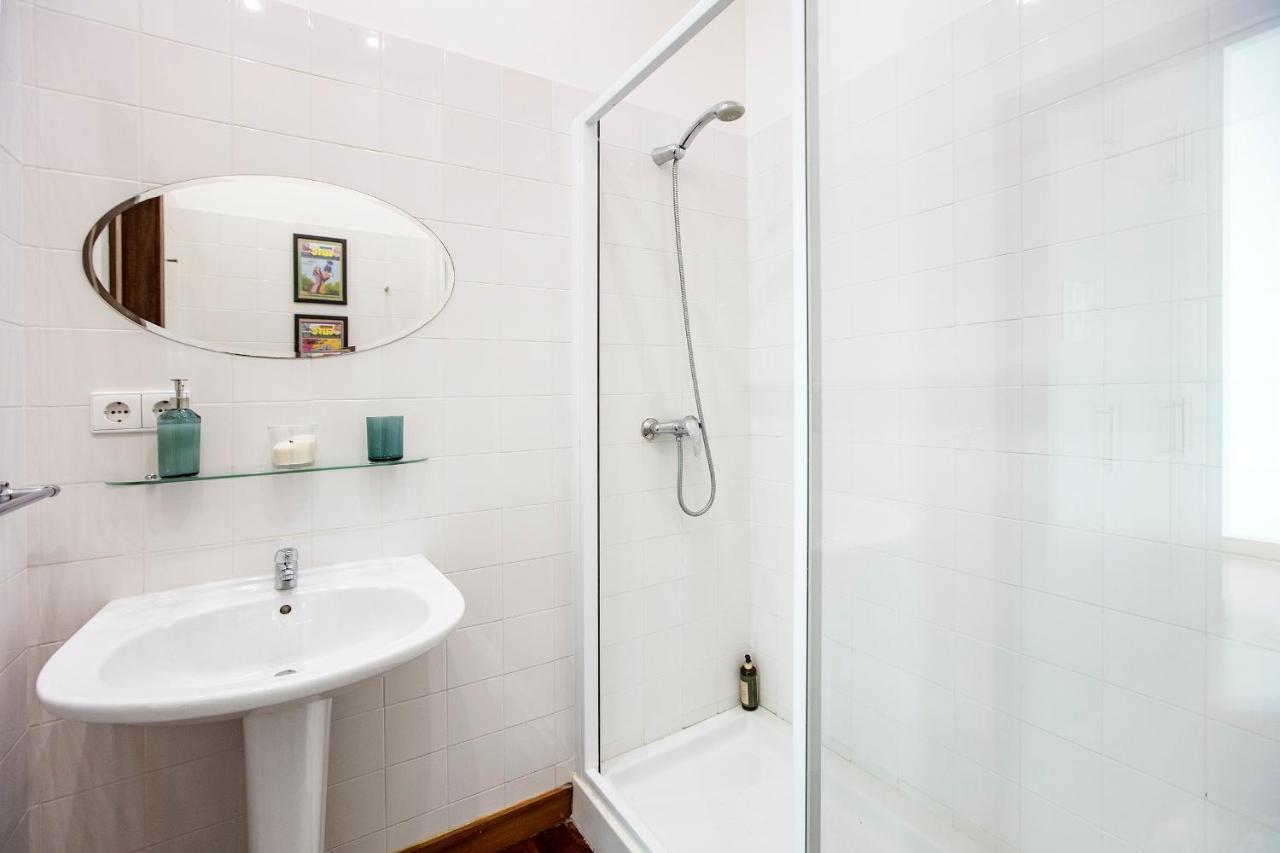 Apartment Bonjardim W/ Balcony By Lovelystay