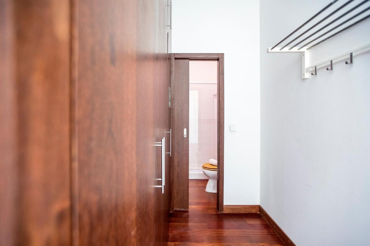 Appartement Bonjardim W/ Balcony By Lovelystay