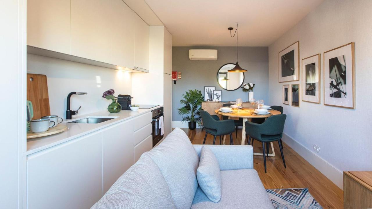 Apartment Stylish W/ Ac & Balcony By Lovelystay *