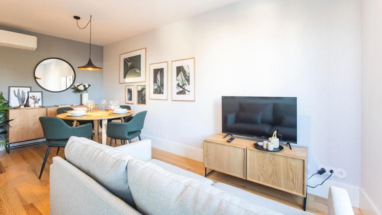 Stylish W/ Ac & Balcony By Lovelystay