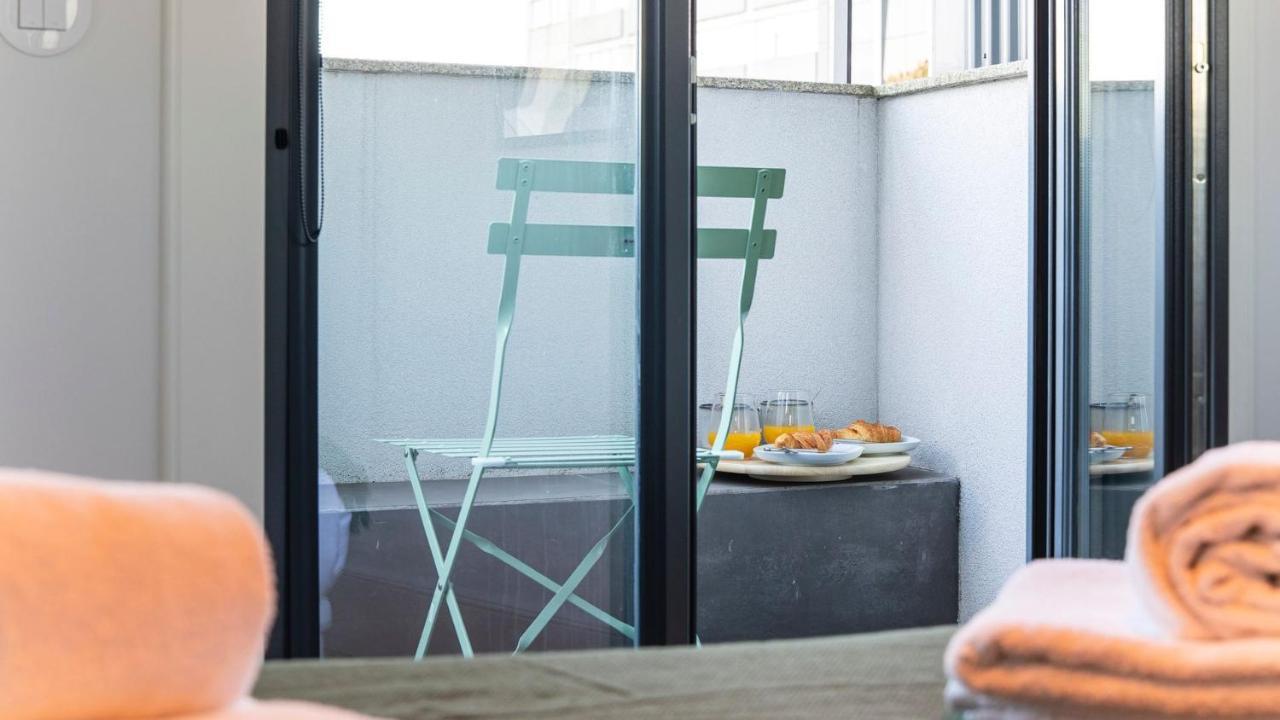 Apartment Stylish W/ Ac & Balcony By Lovelystay *