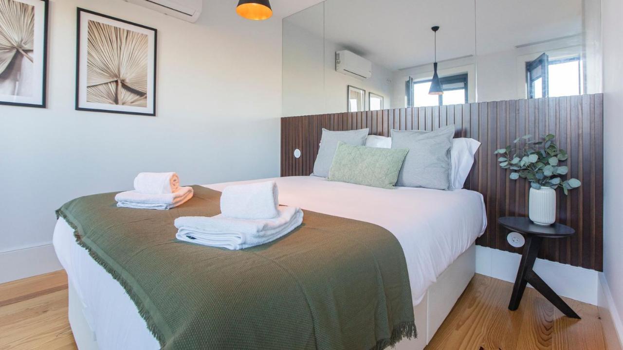 Apartment Stylish W/ Ac & Balcony By Lovelystay