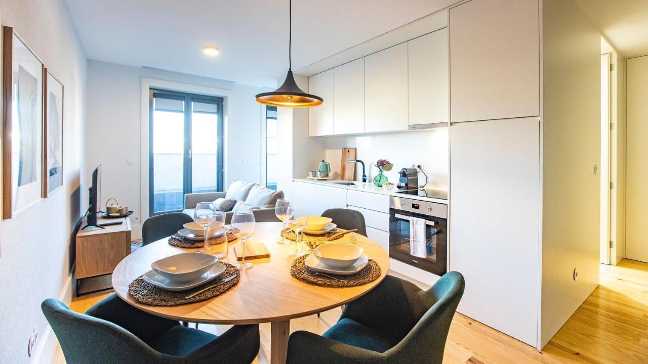 Stylish W/ Ac & Balcony By Lovelystay