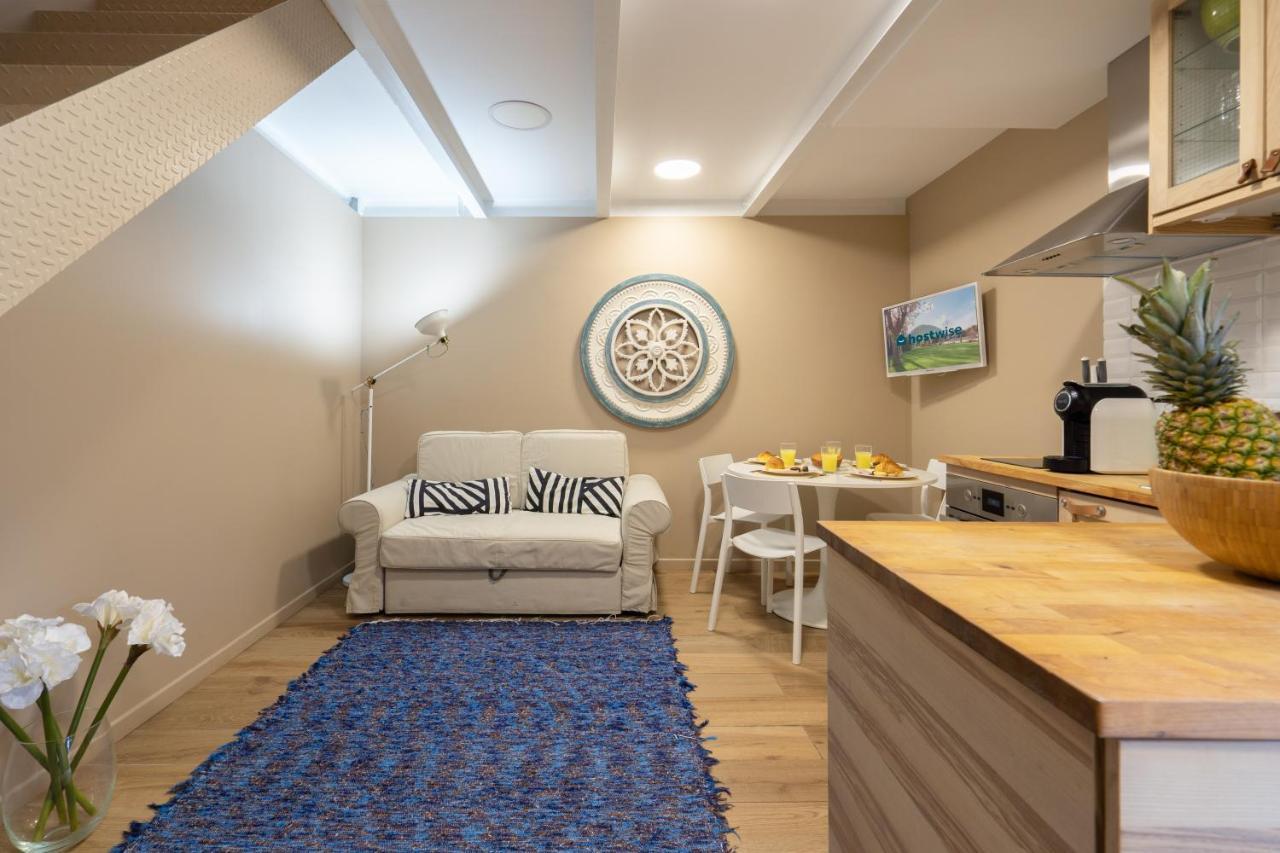 Apartment Host Wise - Homely Noble Flats - Garden & Jacuzzi *