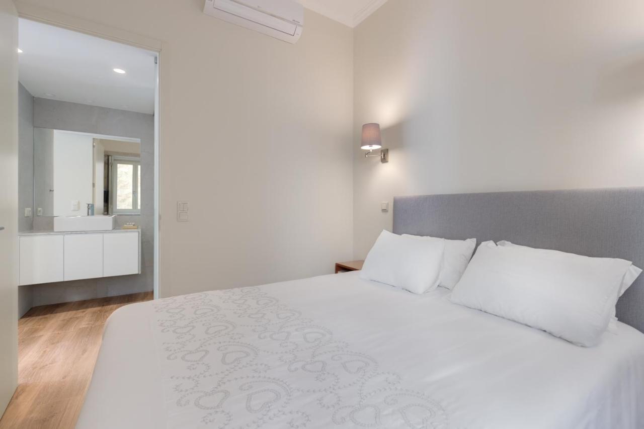 - River Front Apartment