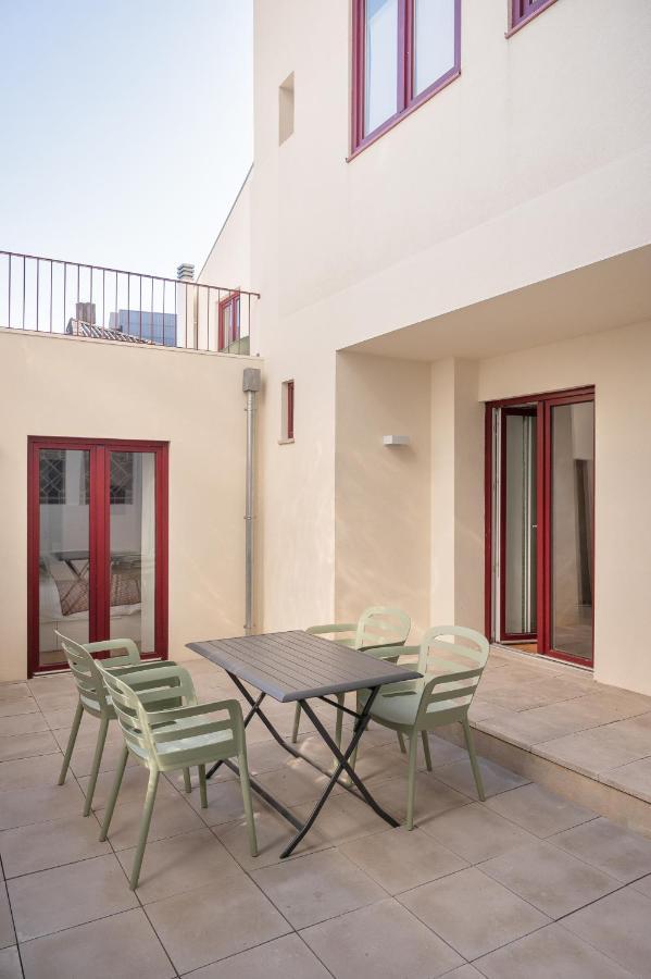 Classic Terrace Apartment