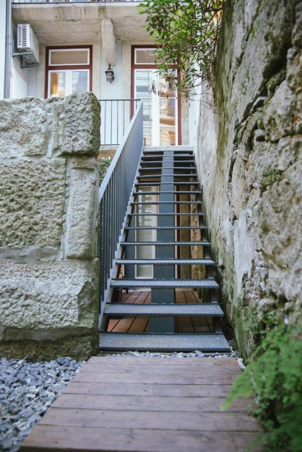 Apartamento Low Cost Parking - Private Garden - Almada 392 *