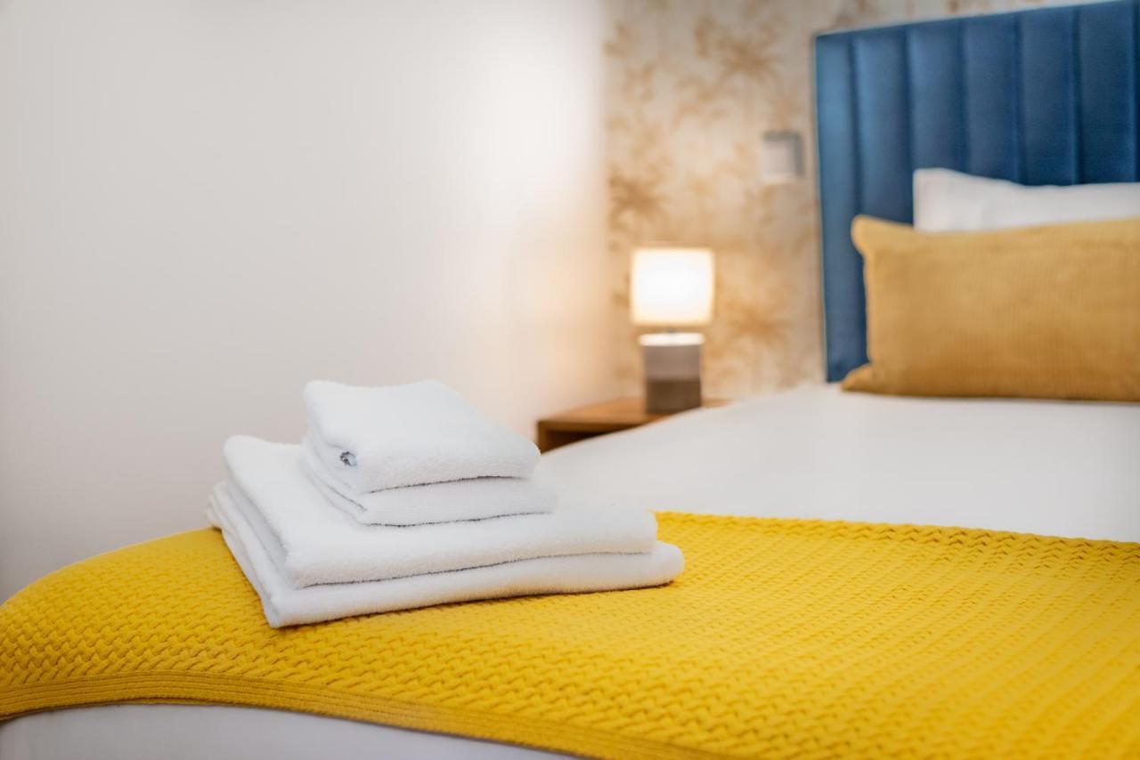 Low Cost Parking - Private Garden - Almada 392 * Porto