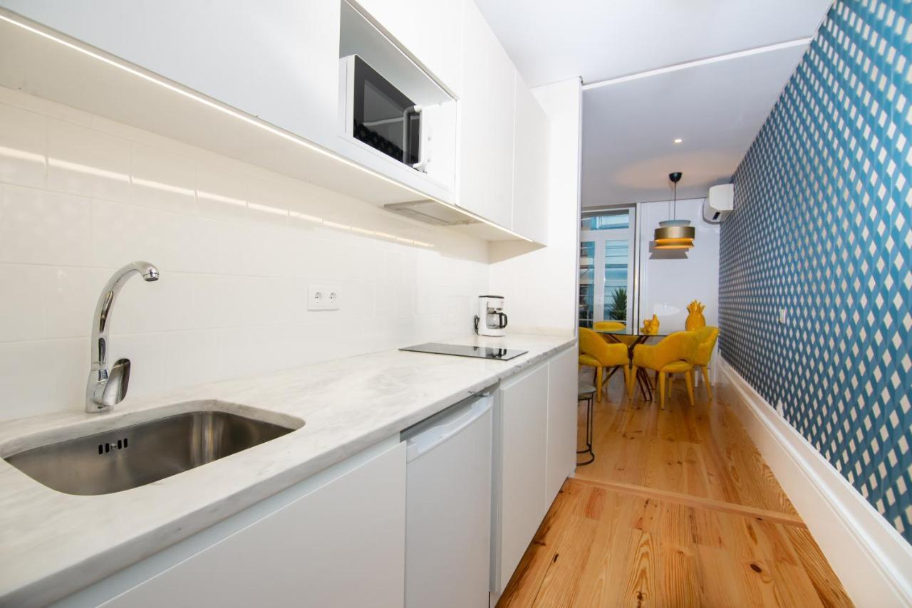 Low Cost Parking - Private Garden - Almada 392