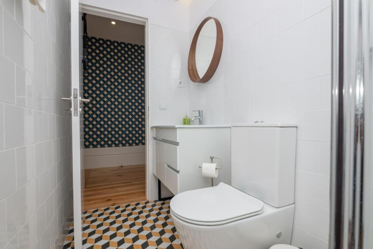 Apartamento Low Cost Parking - Private Garden - Almada 392 *