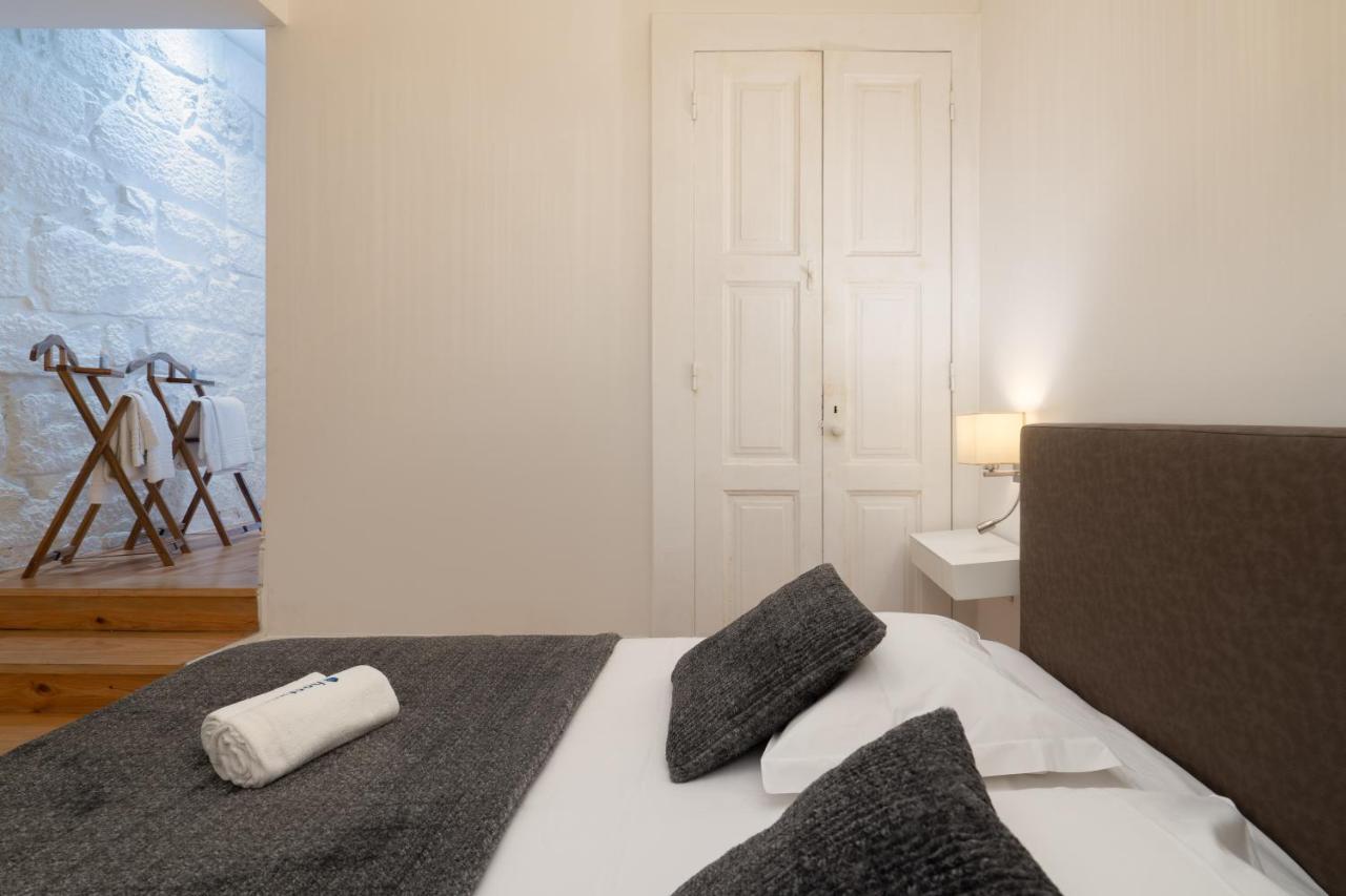Host Wise - Homely Noble Flats - Garden & Jacuzzi Apartment