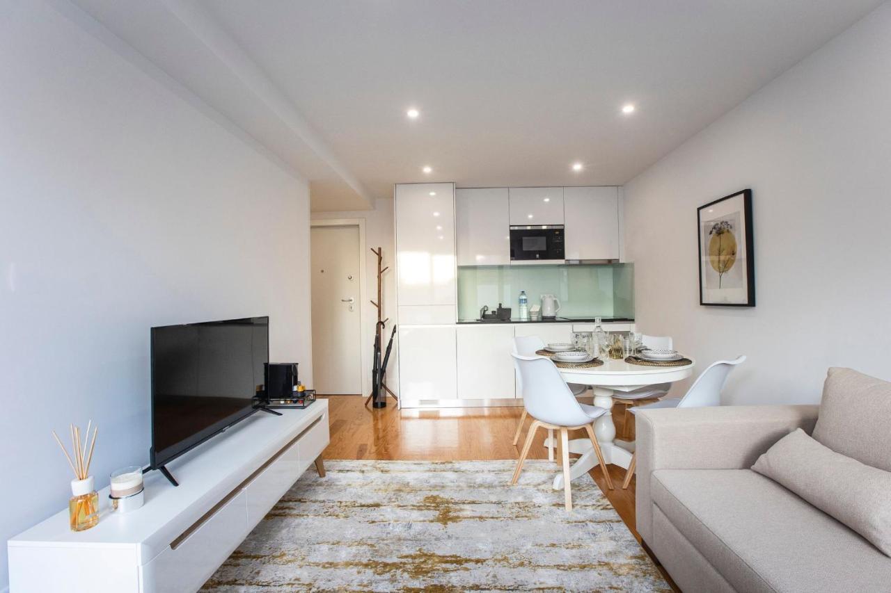Center 2br Flat W/ Ac By Lovelystay *