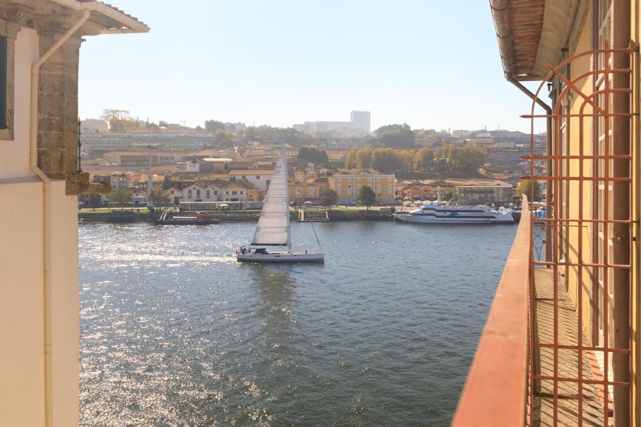 - River Front Apartment
